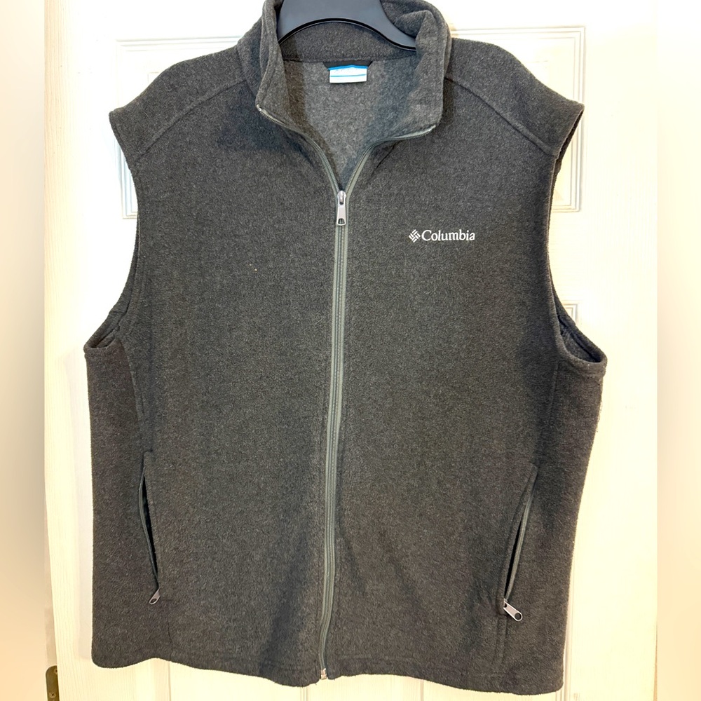 Fleece vest with zipper and pockets